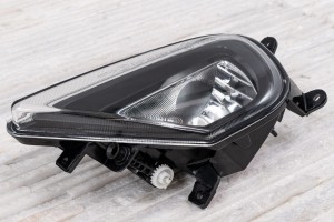 VOLKSWAGEN TOUAREG II 7P 2014-2018 PO FACELIFTINGU LAMPA PRZECIWMGIELNA PRZEDNIA LEWA 7P6941699G