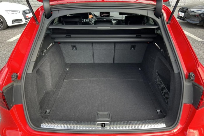 AUDI A4 B9 KOMBI 2015-2019 ROLETA BAGAŻNIKA CZARNA 8W9863553