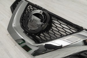 NISSAN X-TRAIL III T32 2014-2017 PRZED FACELIFTINGIEM GRILL PRZEDNI CHROMOWANY Z OTWOREM NA KAMERĘ 623104CE0A