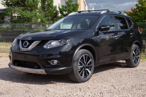 NISSAN ROGUE 2014-2017 GRILL PRZEDNI CHROMOWANY Z OTWOREM NA KAMERĘ 623104CE0A