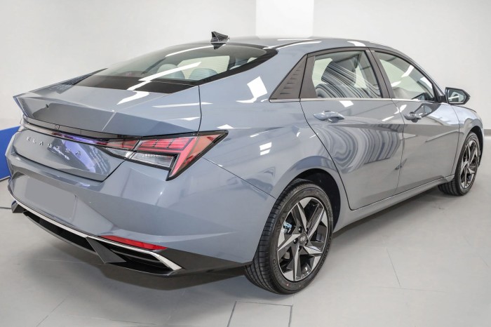 HYUNDAI ELANTRA VII CN 2020+ CHROMOWANA LISTWA TYLNEGO ZDERZAKA PRAWA 86698AA000