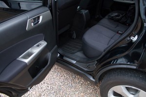 SUBARU FORESTER 2008-2013 WYPRZEDAŻ LISTWY PROGOWE WEWNĘTRZNE
