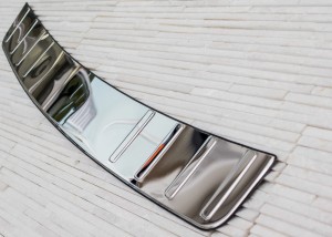 TOYOTA HIGHLANDER 2010 - 2013 WYPRZEDAŻ LISTWA NA ZDERZAK TYŁ