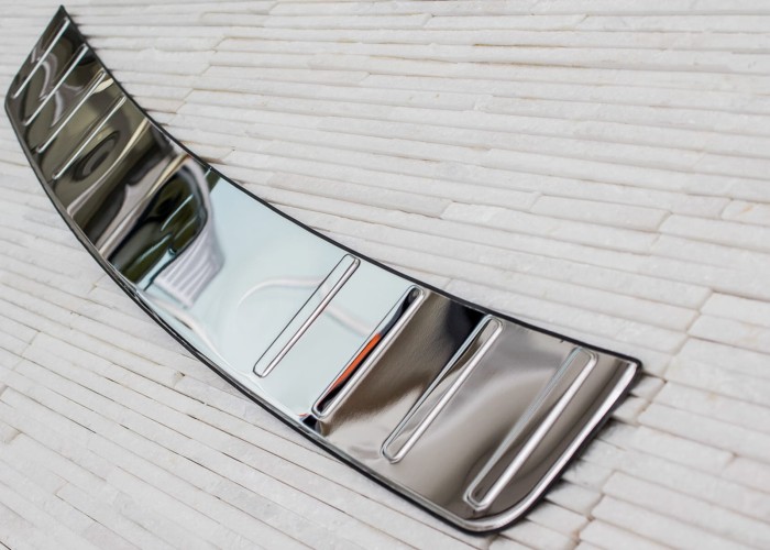 TOYOTA HIGHLANDER 2010 - 2013 WYPRZEDAŻ LISTWA NA ZDERZAK TYŁ