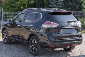 NISSAN X-TRAIL 2014+ LISTWA KLAPY TYŁ STAL