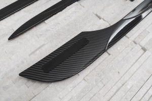 TOYOTA COROLLA XII 2019+ DEKORACYJNE LISTWY DRZWI CARBON