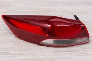 HYUNDAI ELANTRA VI AD 2015-2018 PRZED FACELIFTINGIEM LAMPA KAROSERYJNA TYLNA LEWA 92401F2000