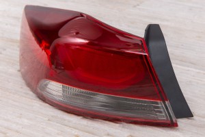 HYUNDAI ELANTRA VI AD 2015-2018 PRZED FACELIFTINGIEM LAMPA KAROSERYJNA TYLNA LEWA 92401F2000