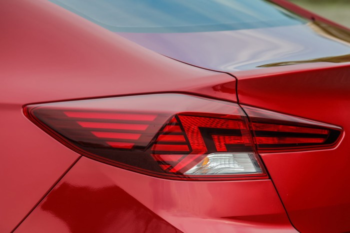 HYUNDAI ELANTRA VI AD 2018-2020 PO FACELIFTINGU KAROSERYJNA LAMPA TYLNA LEWA 92401F2500