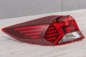 HYUNDAI ELANTRA VI AD 2018-2020 PO FACELIFTINGU KAROSERYJNA LAMPA TYLNA LEWA 92401F2500