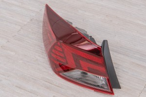 HYUNDAI ELANTRA VI AD 2018-2020 PO FACELIFTINGU KAROSERYJNA LAMPA TYLNA LEWA 92401F2500