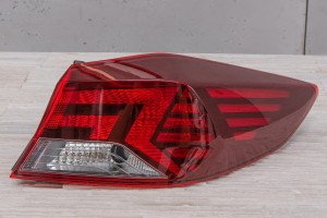 HYUNDAI ELANTRA VI AD 2018-2020 PO FACELIFTINGU KAROSERYJNA LAMPA TYLNA PRAWA 92402F2500