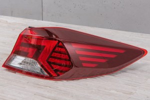 HYUNDAI ELANTRA VI AD 2018-2020 PO FACELIFTINGU KAROSERYJNA LAMPA TYLNA PRAWA 92402F2500