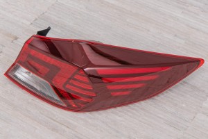 HYUNDAI ELANTRA VI AD 2018-2020 PO FACELIFTINGU KAROSERYJNA LAMPA TYLNA PRAWA 92402F2500