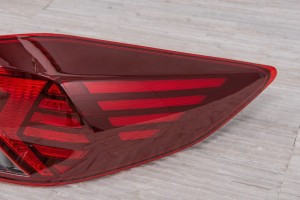 HYUNDAI ELANTRA VI AD 2018-2020 PO FACELIFTINGU KAROSERYJNA LAMPA TYLNA PRAWA 92402F2500