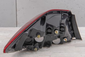 HYUNDAI ELANTRA VI AD 2018-2020 PO FACELIFTINGU KAROSERYJNA LAMPA TYLNA PRAWA 92402F2500