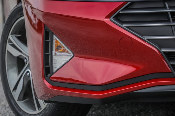 HYUNDAI ELANTRA VI AD 2018-2020 PO FACELIFTINGU LISTWA PRZEDNIEGO ZDERZAKA PRAWA 86564F2AA0