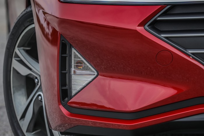 HYUNDAI ELANTRA VI AD 2018-2020 PO FACELIFTINGU LAMPA PRZECIWMGIELNA PRZEDNIA PRAWA 92302F2500