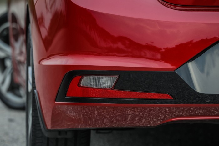 HYUNDAI ELANTRA VI AD 2018-2020 PO FACELIFTINGU LAMPA PRZECIWMGIELNA TYLNA LEWA 92405F2500