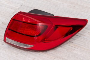 KIA SPORTAGE III SL 2014-2015 PO LIFTINGU KAROSERYJNA LAMPA TYLNA PRAWA 924013W510