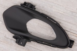 KIA CEED II JD 2012-2015 PRZED FACELIFTINGIEM RAMKA LAMPY PRZECIWMGIELNEJ PRZEDNIA LEWA 86563A2000