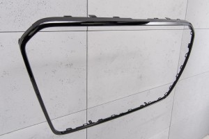 AUDI RS3 8VA 2013-2016 PRZED FACELIFTINGIEM RAMKA GRILLA CZARNA 8V5853651