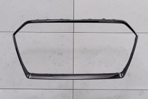 AUDI RS3 8VA 2017-2020 PO FACELIFTINGU CZARNA RAMKA GRILLA 8V5853651R