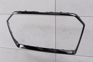 AUDI RS3 8VA 2017-2020 PO FACELIFTINGU CZARNA RAMKA GRILLA 8V5853651R