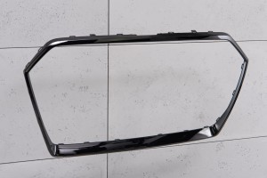 AUDI RS3 8VA 2017-2020 PO FACELIFTINGU CZARNA RAMKA GRILLA 8V5853651R