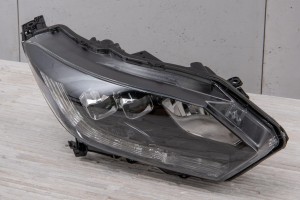 HONDA HR-V II RU 2015-2018 PRZED FACELIFTINGIEM LAMPA PRZEDNIA LED PRAWA 33100T72G31