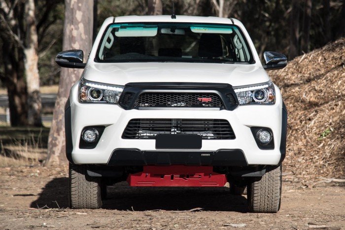 TOYOTA HILUX VIII 2015-2021 LAMPA PRZECIWMGIELNA PRZEDNIA LEWA 8122002110