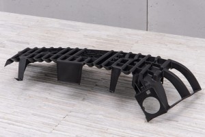 JEEP WRANGLER JK 2007-2018 WSPORNIK ŚLIZG PRAWEGO PRZEDNIEGO NADKOLA 55078134AF
