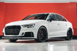AUDI RS3 8VA 2017-2020 PO FACELIFTINGU RAMKA GRILLA SREBRNA SATYNOWA 8V5853651R