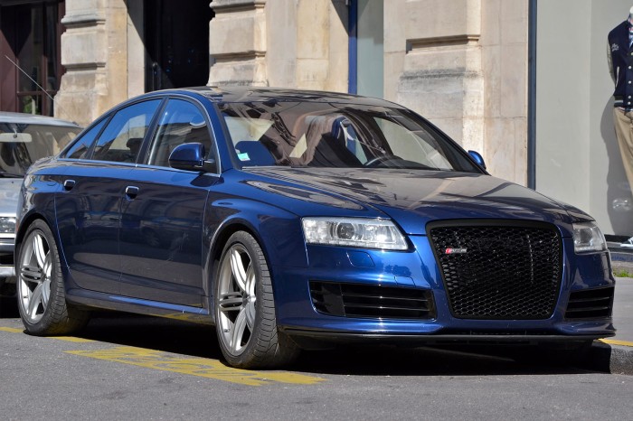 AUDI RS6 C6 4F 2008-2011 PO FACELIFTINGU RAMKA GRILLA CZARNA 4F0853651AK