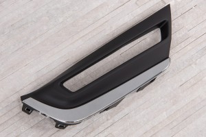 HONDA CR-V V 2018-2019 PRZED FACELIFTINGIEM KRATKA HALOGENU PRAWA Z CHROMOWANĄ LISTWĄ 71103TLAA01