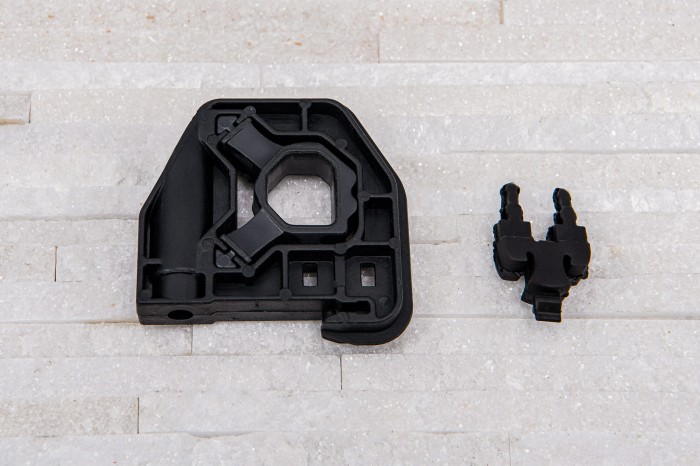 BMW SERIA 3 F31 2011-2018 UCHWYT CHŁODNICY DOLNY PRAWY 17118620733