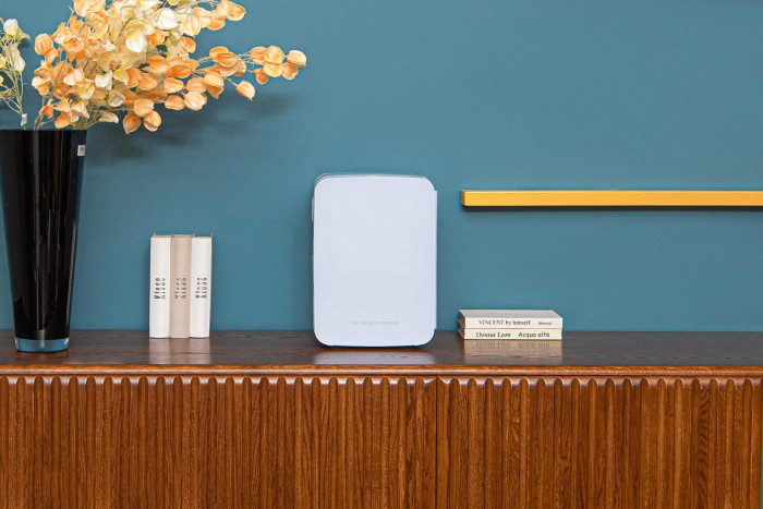 LODÓWKA BIUROWA 10L 12V Z FUNKCJĄ GRZANIA DO 50-65°C BIAŁA + GRATIS