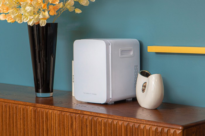 LODÓWKA KOSMETYCZNA 10L 12V Z FUNKCJĄ GRZANIA DO 50-65°C BIAŁA + GRATIS