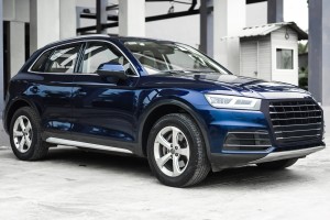 AUDI Q5 FY 2017-2020 PRZED FACELIFTINGIEM CZARNA RAMKA GRILLA 80A853651C