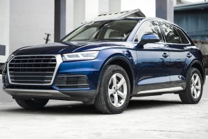 AUDI Q7 4M 2015-2020 PRZED FACELIFTINGIEM CHROMOWANA RAMKA GRILLA 4M0853651F