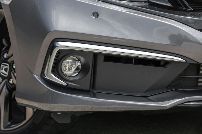 HONDA CIVIC X 2019-2021 SEDAN PO FACELIFTINGU KRATKA HALOGENU Z CHROMEM PRAWA 71185TBAA60