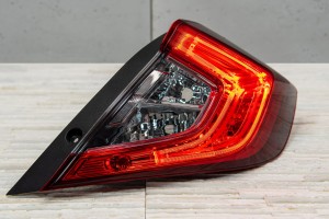 HONDA CIVIC X 2016-2019 SEDAN PRZED FACELIFTINGIEM LAMPA TYLNA LED PRAWA 33500TEXY01