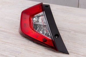 HONDA CIVIC X 2016-2019 SEDAN PRZED FACELIFTINGIEM KAROSERYJNA LAMPA TYLNA LED LEWA 33550TEXY01