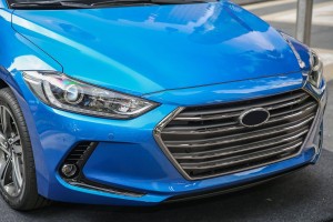 HYUNDAI ELANTRA VI AD 2015-2018 PRZED FACELIFTINGIEM LAMPA PRZECIWMGIELNA PRZEDNIA PRAWA 92202F2000
