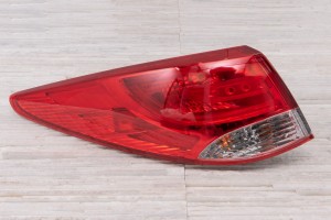 HYUNDAI ix35 LM 2010-2013 PRZED FACELIFTINGIEM KAROSERYJNA LAMPA TYLNA LEWA 924012S020
