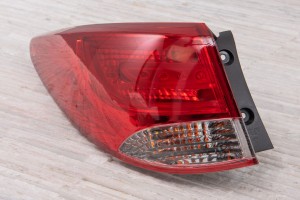 HYUNDAI ix35 LM 2010-2013 PRZED FACELIFTINGIEM KAROSERYJNA LAMPA TYLNA LEWA 924012S020