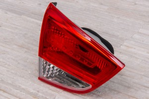 HYUNDAI ix35 LM 2010-2013 PRZED FACELIFTINGIEM LAMPA KLAPY TYLNEJ LEWA 924052Y0