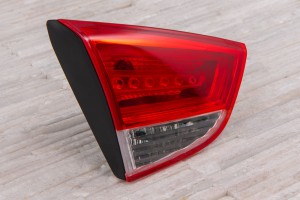 HYUNDAI ix35 LM 2010-2013 PRZED FACELIFTINGIEM LAMPA KLAPY TYLNEJ LEWA 924052Y0