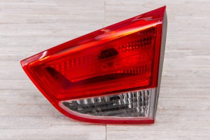 HYUNDAI ix35 LM 2010-2013 PRZED FACELIFTINGIEM LAMPA KLAPY TYLNEJ PRAWA 924062Y0