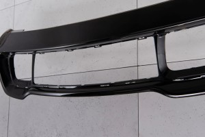 JEEP GRAND CHEROKEE IV WK2 2014-2017 PO PIERWSZYM LIFTINGU CZARNA RAMKA DOLNEJ KRATKI ZDERZAKA 68143070AD